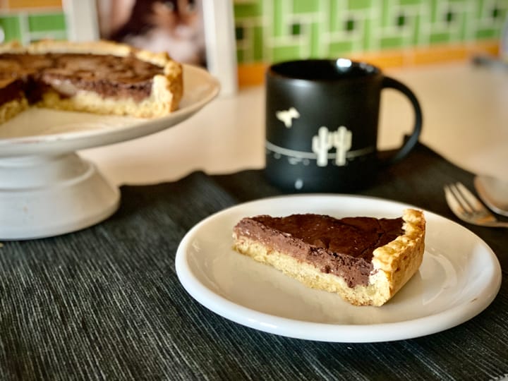 Opera buffa per un compleanno in due o più atti - Belle Hélène o crostata pere e cioccolato